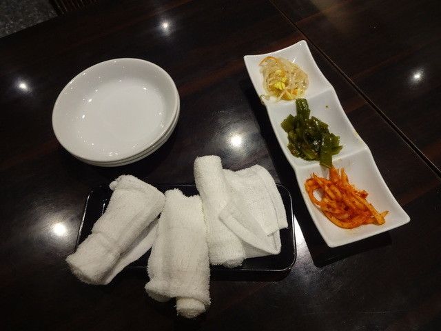 phục vụ khăn lau tay phục vụ khăn lau tay